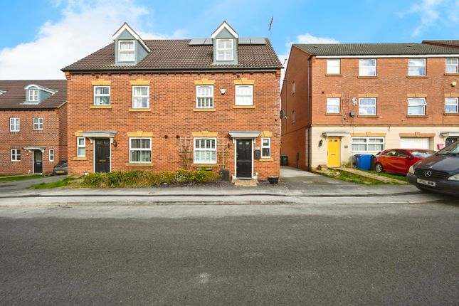 Thumbnail Town house for sale in Piper Close, Mansfield