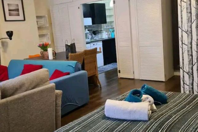 Flat 3, Second Floor, 31 Craven Street, Charing cross, WC2, London photo 2