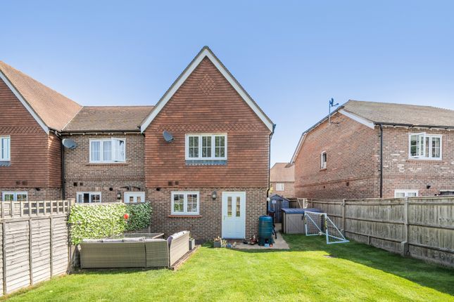 3, Greensand Place, Godalming photo 2