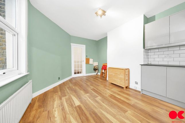 Flat for sale in High Road Leyton, London