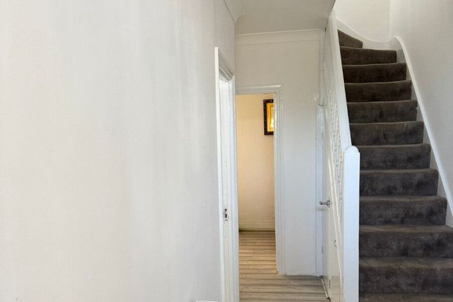 29, Portland Crescent, London photo 3
