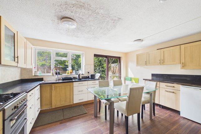 13, Tebbit Close, Bracknell photo 2