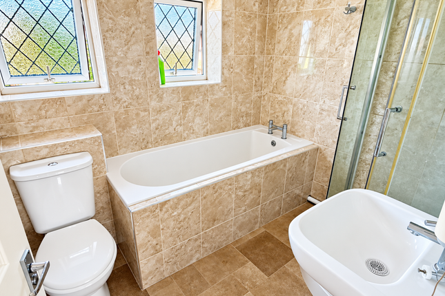 534, Whitmore Way, Essex photo 2