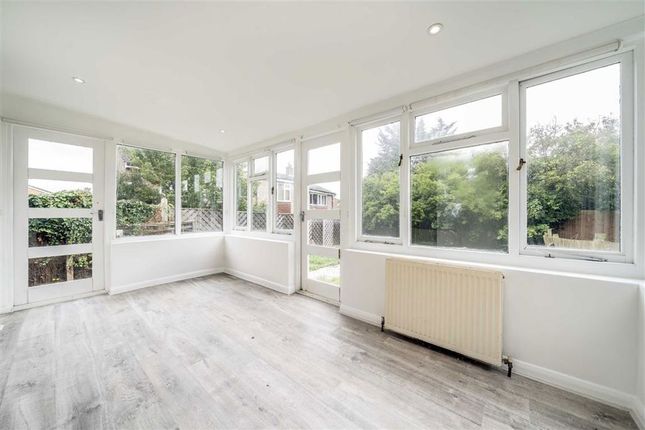 312, Westhorne Avenue, London photo 4
