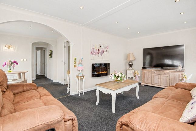 4b Williams Grove, Dunnikier Chalet Park, Fife photo 4