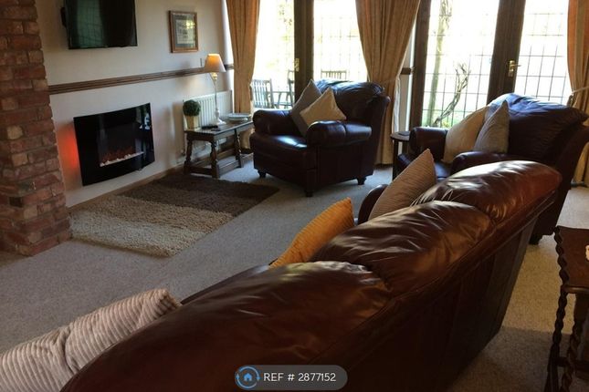 Lodge, Gatehouse Lodges Cadeby Lane, Cadeby, Nuneaton photo 2