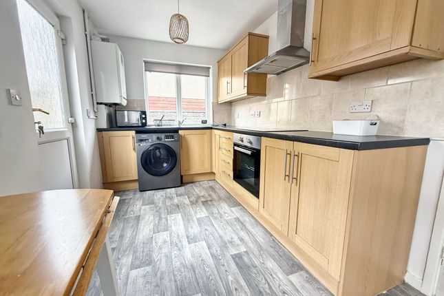 304 Maes-y-Felin, Bridgend photo 2