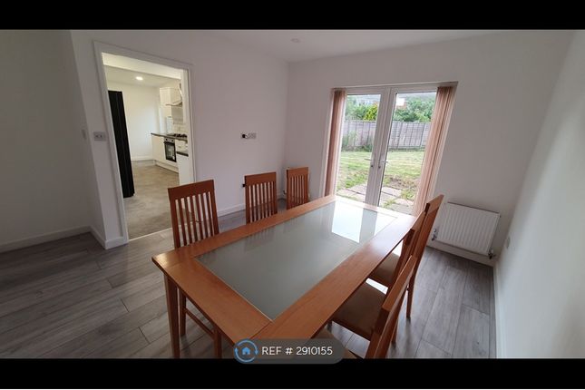 Home Farm Crescent, Whitnash, Leamington Spa photo 4