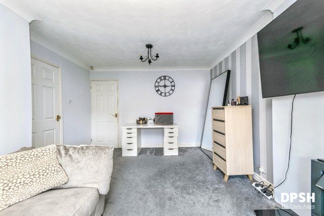 28 Hare Farm Avenue, Leeds photo 4