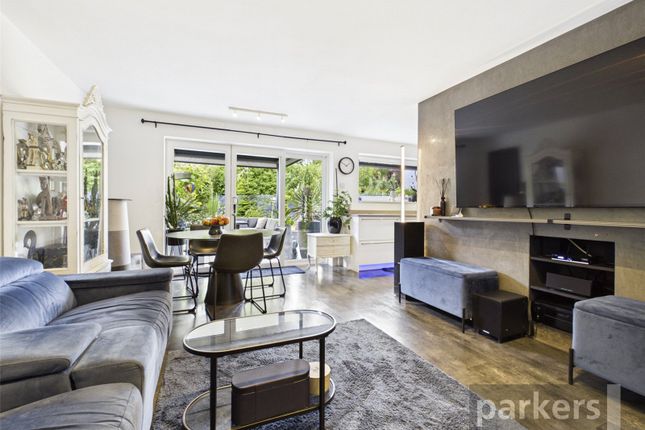 52A,, Shakespeare Road, Witney photo 2