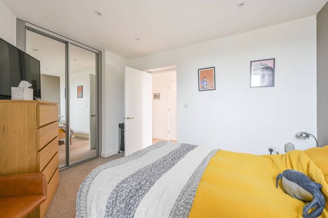 Flat for sale in Copeland Court, Silvertown, London