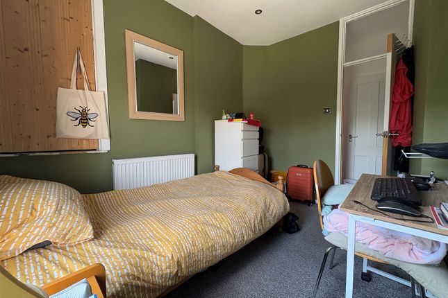 626, Oldham Road, Manchester photo 4