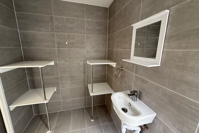 Room 6,30 Hindes Road, Harrow photo 2