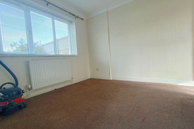 35, Sutton-in-Ashfield photo 3