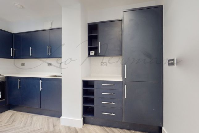 Ground Duplex 3 bed 241, Upper Richmond Road, London photo 4