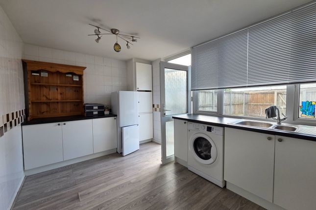 44, Cedar Close, Margate photo 5