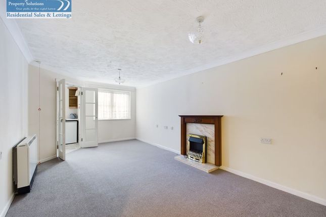 42 Hillcroft Court, Chaldon Road, Caterham photo 2