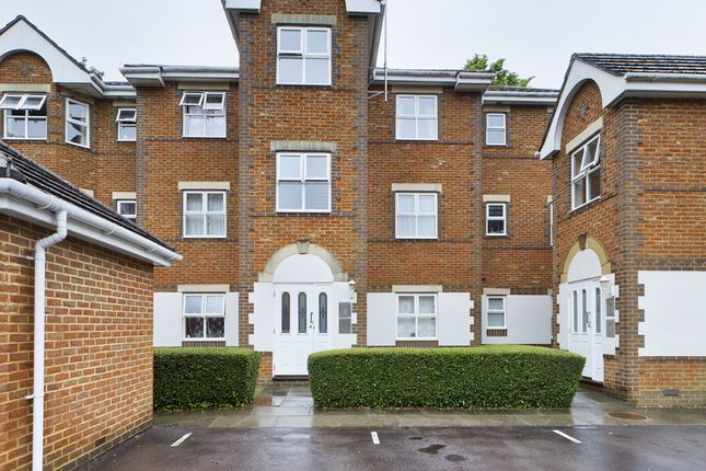 Thumbnail Flat for sale in Regent Court, Norn Hill, Basingstoke