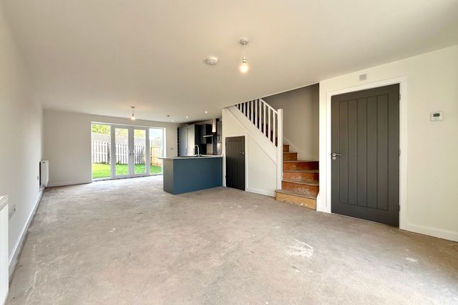 5 Swan Hill, Swindon photo 2