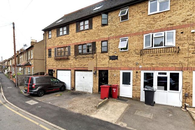 Town house for sale in The Crescent, Slough