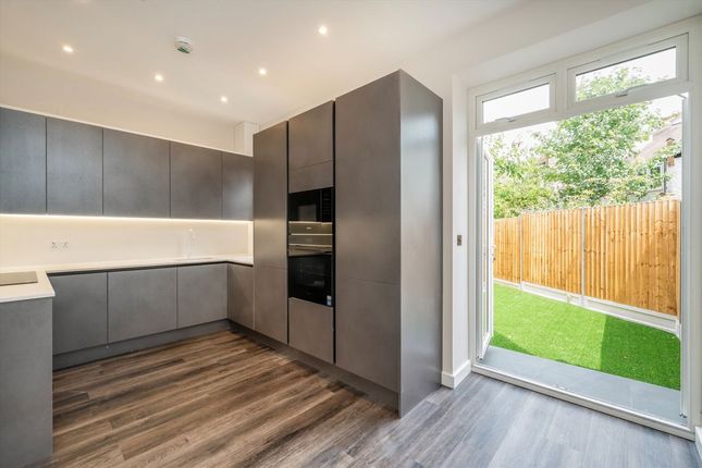 2B, Woodberry Crescent, London photo 3