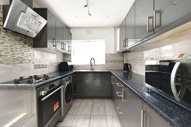 5, Cranford Close, Surrey photo 4