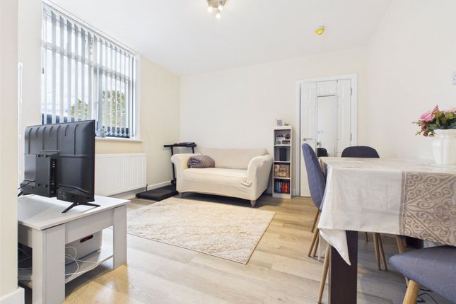 Flat 3,, 2A Hillingdon Road, Middlesex photo 2
