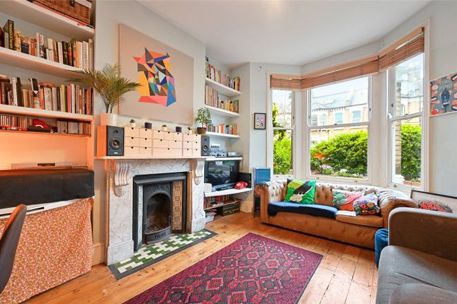 Flat for sale in Arminger Road, Shepherd's Bush, London