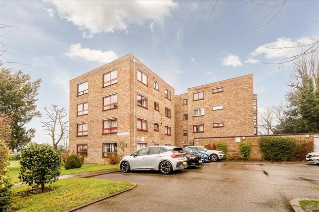 Thumbnail Flat for sale in Kent Gardens, Ealing