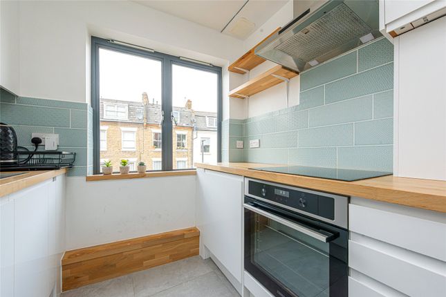 32, Statham Court, London photo 5