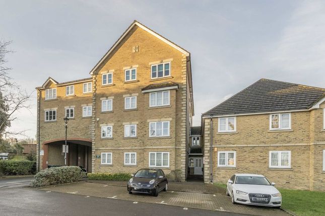 Flat for sale in Arborfield Close, London