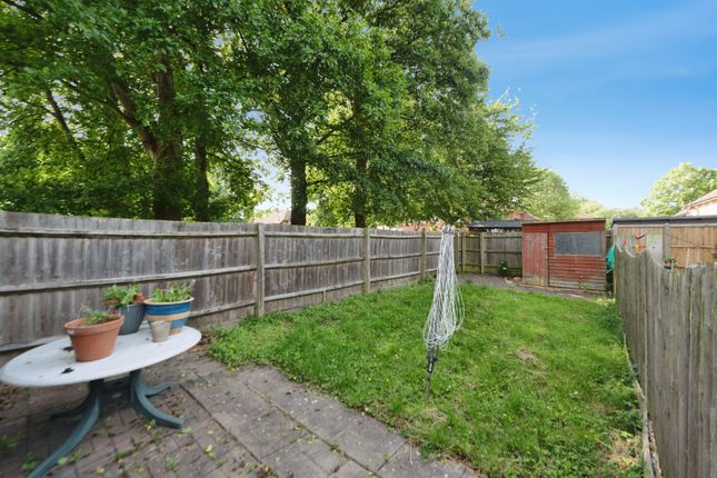 24, Henville Close, Hampshire photo 4
