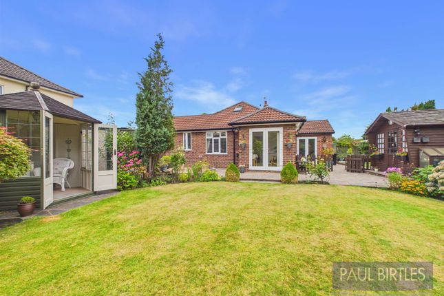 27, Minehead Avenue, Trafford photo 2