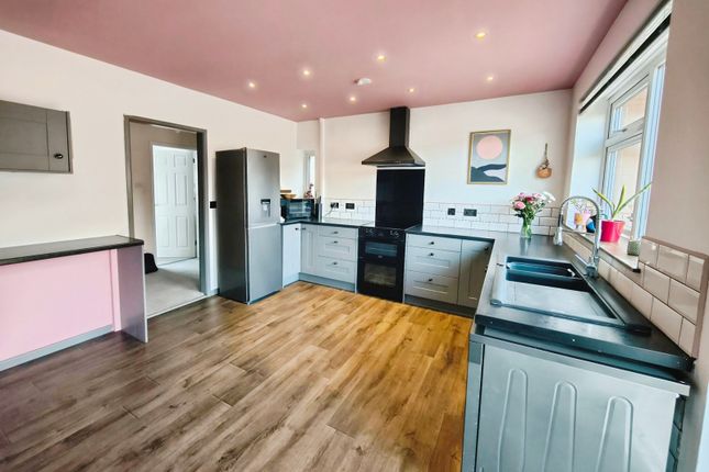 7, Laurel Drive, Shropshire photo 3