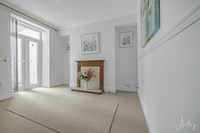 6, Whittington Street, Neath photo 4
