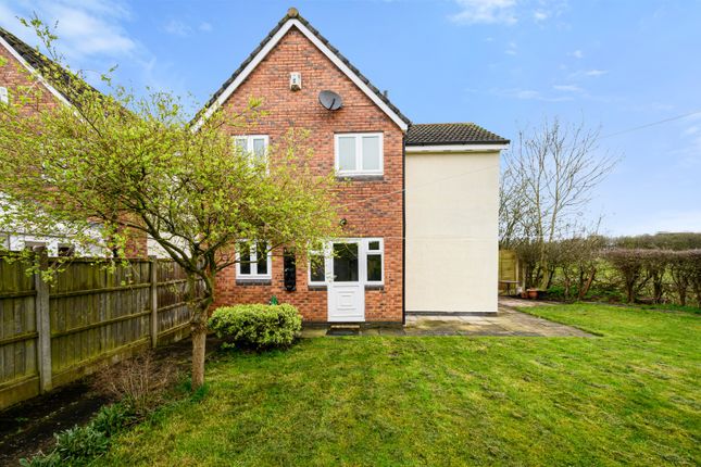 Detached house to rent in Abbey Close, Croft, Warrington, Cheshire