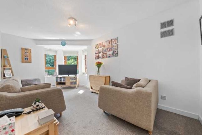 Flat 22, 27 Briarwood Court, Glasgow photo 2