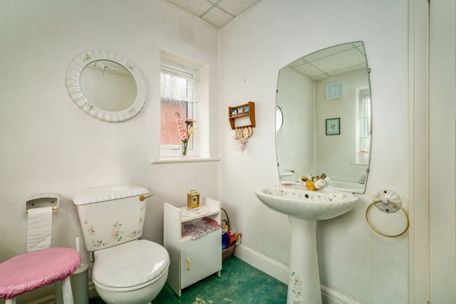 12 Beechwood Avenue, Drighlington photo 4
