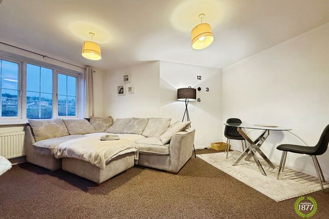 5 Lawson Court, Darwen photo 2