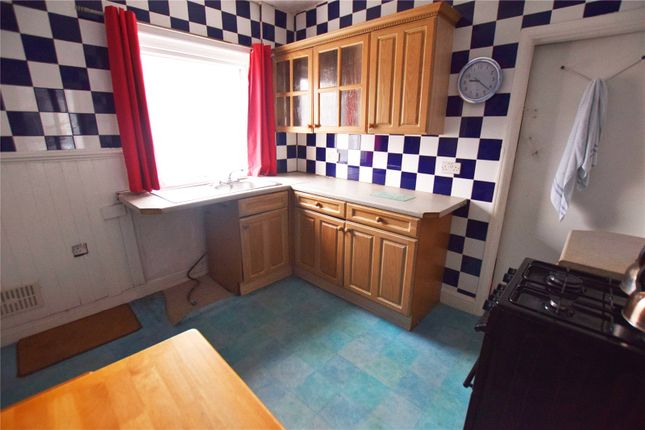 92, Cross Flatts Grove, Leeds photo 2