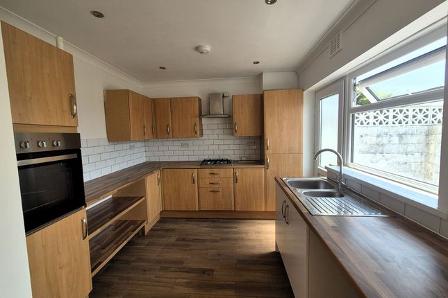 16 Bredenbury Gardens, Porthcawl photo 3