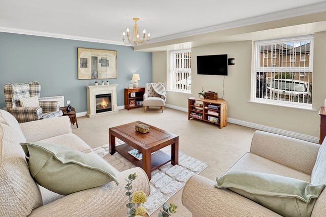 Flat 21, Drake House Medina Gardens, Cowes photo 2