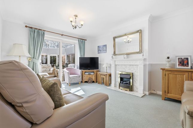 16 Chalkdown, Stevenage photo 2