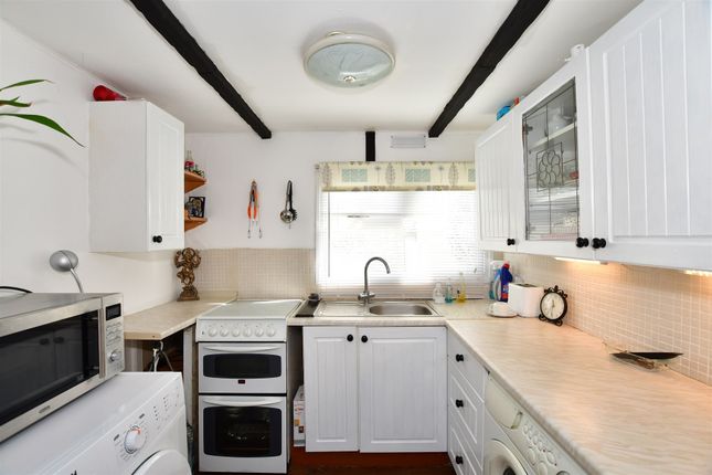 1-bed caravan on Pasadena Park, East Hill Road, Sevenoaks, £79,950