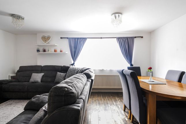 Chertsey Road, Feltham, TW13 4RN, Feltham photo 3