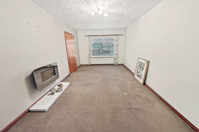 30, Clark Crescent, Stevenston photo 3
