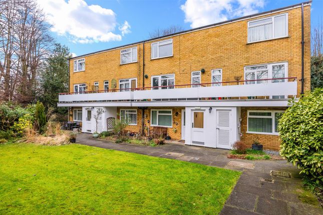 Thumbnail Flat for sale in Woodmansterne Lane, Banstead