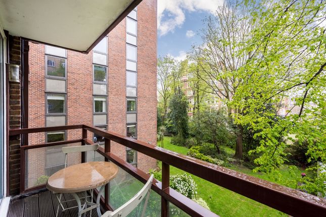 Flat 8, Hamilton House, Vicarage Gate, London photo 3