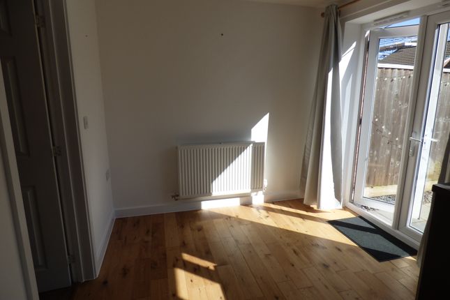 5, Cedar Close, Exeter photo 3