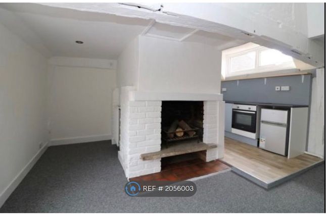 Thumbnail Flat to rent in West Street, Dorking
